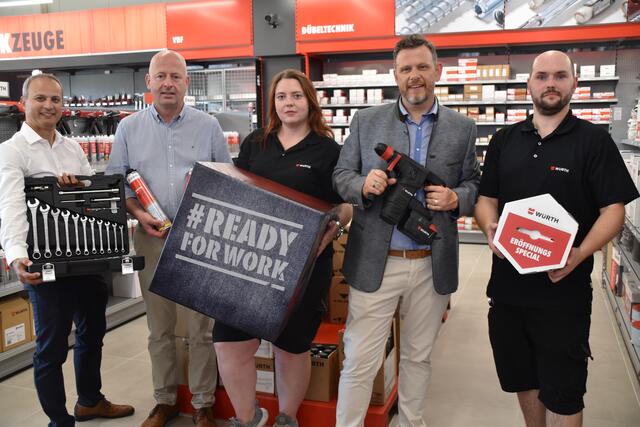 Eröffnung vom neuen Würth Shop in Oberwart: Maximilian Arena (Shopleitung Österreich), Rainer Remi (Geschäftsniederlassungsleitung Süd), Michelle Horvath (Shop-Mitarbeiterin Oberwart), Jürgen Wade (Shopleitung Region Süd), Daniel Kaindlbauer (Shop-Mitarbeiter Oberwart) | Foto: Michael Strini