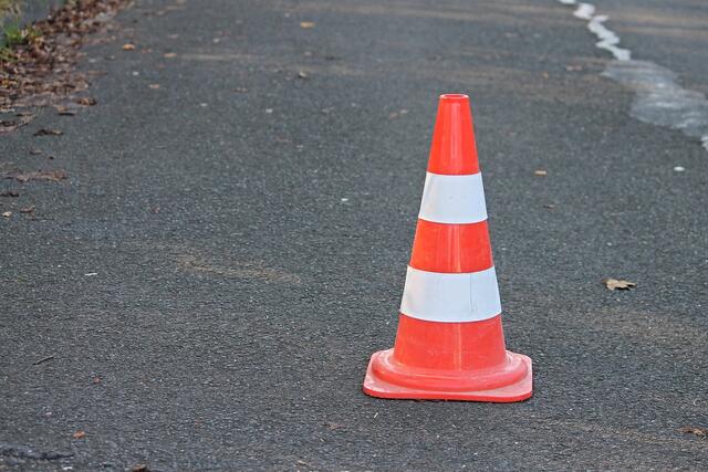 Die Straßen sind wegen Unwettern gesperrt und man kann nicht zur Arbeit kommen? Wie sieht es da rechtlich aus? | Foto: Pixabay/manfredrichter (Symbolbild)