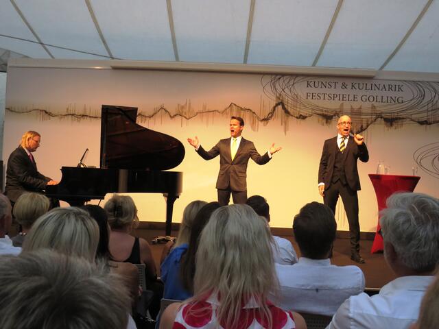 Das eigentliche Quartett unterhielt auch als Trio wunderbar.