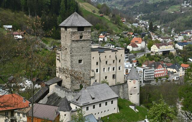 Schloss Landeck ist das Wahrzeichen der Bezirkshauptstadt, die 2023 das Jubiläum 100 Jahre Stadterhebung feiert. | Foto: Stadterhebungsausschuss Landeck