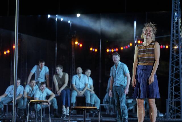 Ingolstadt 2022 ǀ Probenfoto: Lilith Häßle (Berta), Ensemble | Foto: SF/Matthias Horn