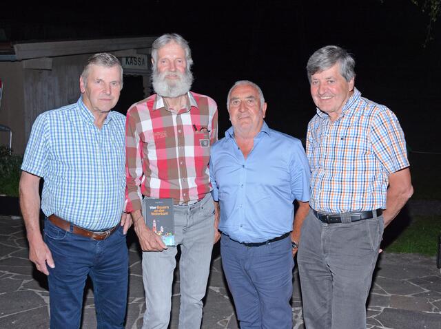 Die vier Altbauern haben Norddeutschland besucht und Sepp Kahn hat ein Buch über dieses Erlebnis geschrieben. | Foto: Kahn