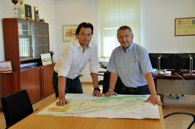 Bürgermeister Bernhard Heinl und Vizebürgermeister und Mobilitätsbeauftragter Eduard Sanda | Foto: Marktgemeinde Michelhausen