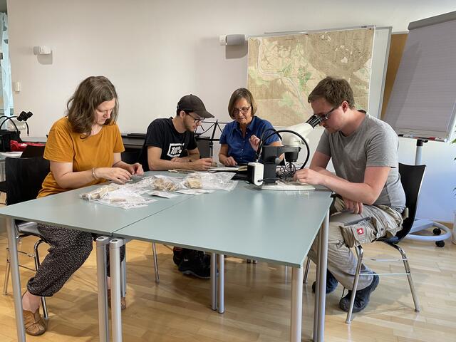 Aktuell beschäftigen sich die Studenten und Professoren der Universität Basel mit der Frage, was die Römer und Kelten aßen und tranken. | Foto: Selina Dürnle