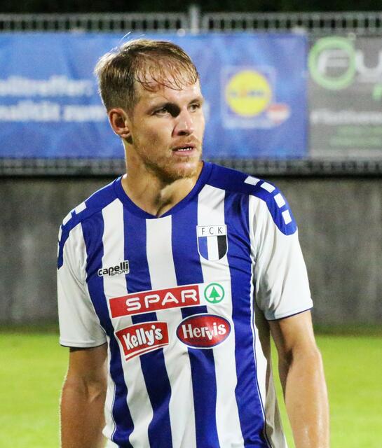 SV Hall : FC Kufstein 0:4 - Stefan Hager, eine Verstärkung für den Kufsteiner Abwehrblock. | Foto: Schwaighofer