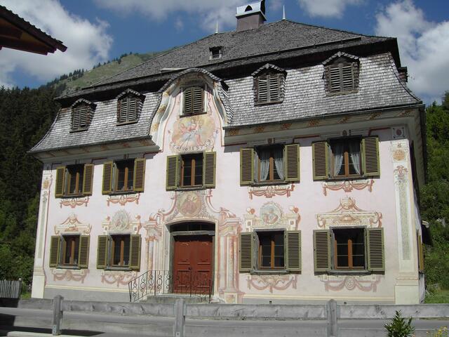 lassizistische Fassadengestaltung von Joseph Anton Köpfle in Holzgau. | Foto: Museumsverein Reutte