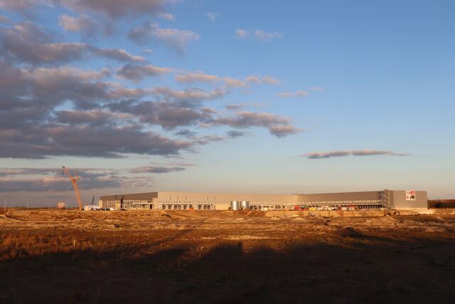 ÖGB und vida Burgenland vermuten im Zentrallager von XXX-Lutz in Zurndorf Fehlverhalten hinsichtlich der Geschäftsführung. | Foto: Kathrin Haider