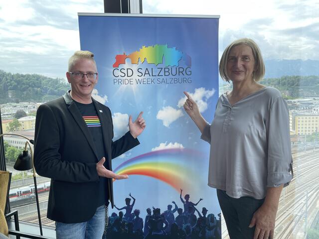 Klaus Horvat-Unterdorfer und Conny Felice präsentierten das Programm des Pride Week 2022. | Foto: Lisa Gold