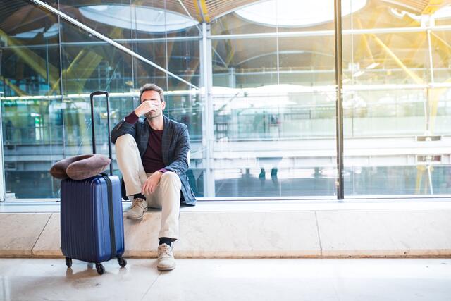 Zwischen Ärger und Verzweiflung: Kommt es bei der Heimreise zu unerwarteten Problemen, weil etwa der Flug annulliert wird, Verspätung hat oder der Flieger aus anderen Gründen ohne einen abhebt, sind starke Nerven gefragt.  | Foto: Panthermedia