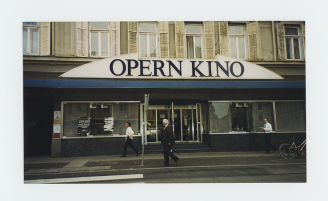 Das Opern-Kino, das es bis 1999 am Jakominiplatz gab, konnte mit den großen Kinos nicht standhalten und musste weichen.  | Foto: Sammlung Kubinzky