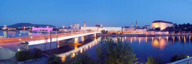 Ab 23 Uhr wird Linz deutlich weniger erstrahlen. | Foto: LinzTourismus-Röbl