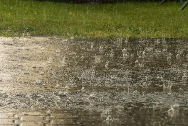 Für den kommenden Nachmittag sind erneut Unwetter für die vorbelasteten Gebiete südlich des Inns vorhergesagt.  | Foto: Pixabay/Benfe (Symbolbild)