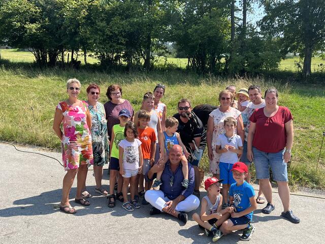 Die SPÖ-Frauen verbrachten mit vielen Kindern und Eltern einen schönen Tag am Bauernhof bei Barbara Pflügl (r.) in Purgstall. | Foto: Susanne Schwingenschlögl
