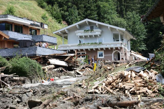 Der Sturm hat große Verwüstung hinterlassen. | Foto: Land Salzburg/Neumayr