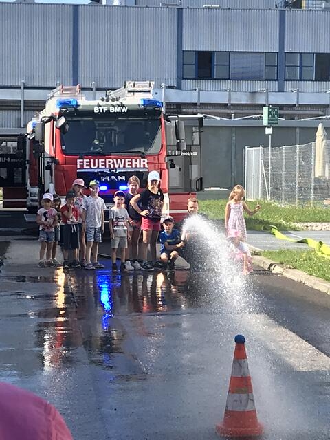 Zu Besuch bei der BMW Feuerwehr. | Foto: BMW Group Werk Steyr