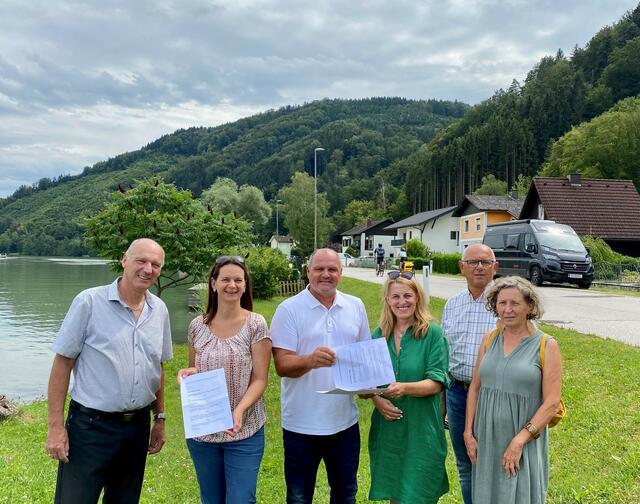 GR Franz Dürrer, LAbg. Kerstin Suchan-Mayr, NR Alois Schroll, LR Ulrike Königsberger-Ludwig, GGR Hermann Pöggsteiner, GRin Johanna Lehner | Foto: SPÖ/Philipp Ehn