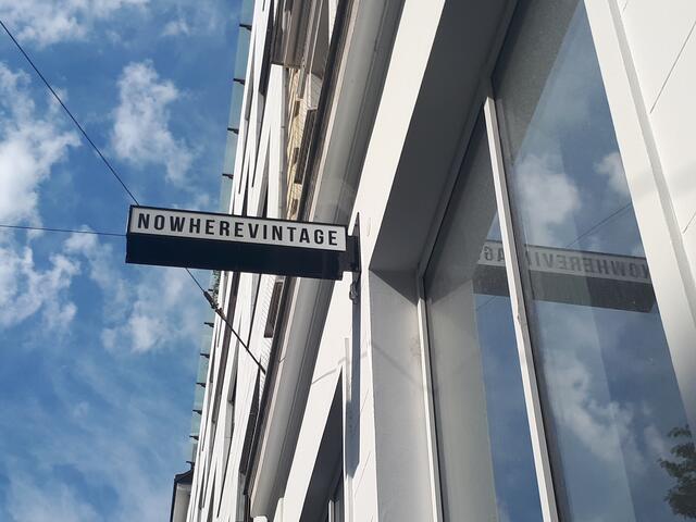 Nowherevintage wurde 2016 in Innsbruck gegründet. Seit 2020 gibt es auch in Linz einen Store. | Foto: BRS