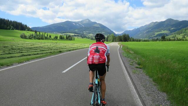 Bereits im Juni ging es für Gernot Turnowsky über 14 Berge und 12.000 Höhenmeter rund um den Dachstein. | Foto: Turnowsky