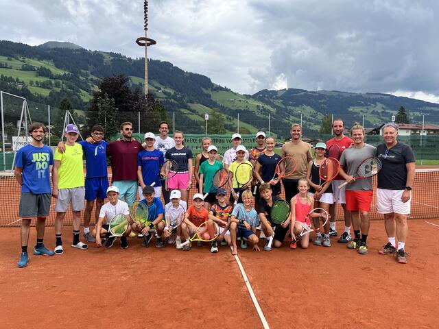 Der Tennisnachwuchs beim Trainingslager. | Foto: STTV
