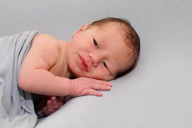 THADDÄUS WILHELM VALENTIN
Geburtsdatum: 15.6.2022
Eltern: Mario Pamina Katharina und Valentin Domenico Nakolnig-Spanner
Größe: 52 cm
Gewicht: 3264 g | Foto: Baby Smile