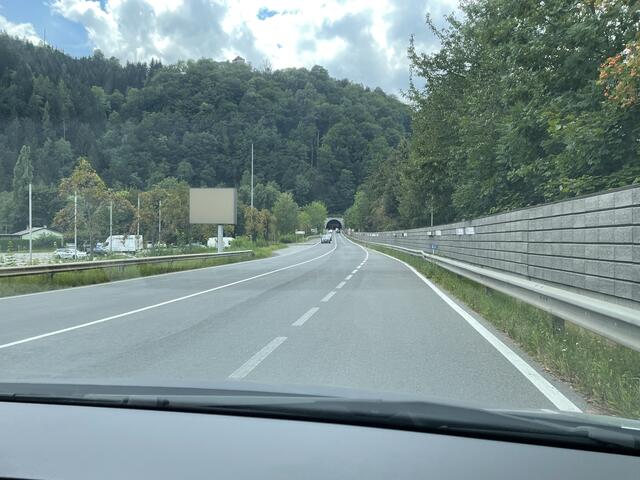 Wer vom Zubringer auf die B 116, die Umfahrung Altstadt, möchte hat Nachrang; dafür gibts – ähnlicih wie auf Autobahnauffahrten – einen eigenen Streifen. | Foto: Kern