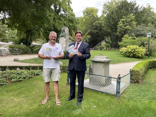 Rudolf Prokesch von den Kiwanis und Bürgermeister Stefan Szirucsek freuen sich schon auf das Kiwanis Kinderfest in der Badener Innenstadt am 13. August. | Foto: Preineder