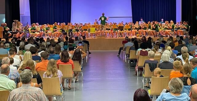 Beim Abschlusskonzert zeigten die Musikerinnen und Musiker ihr Können in der Raabursprunghalle. | Foto: RegionalMedien Steiermark/Hofmüller