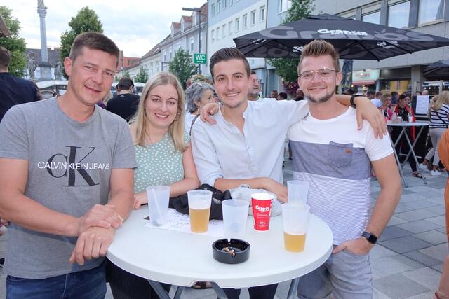 Freundschaften pflegen und gemeinsam tolle Musik genießen war das Motto dieser Gruppe. | Foto: Michael Blinzer