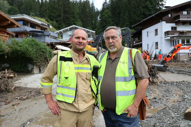 Katastrophenschutzreferent Manfred Höger (l.) und Bezirksfeuerwehrkommandant Klaus Portenkirchner.