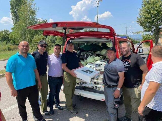 In Pehcevo (Nordmazedonien) wurde die Ausrüstung  an die örtliche, neu gegründete Feuerwehr übergeben.