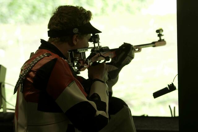 Der Osttiroler Kevin Weiler konnte beim diesjährigen Alpencup der Junioren in Innsbruck erneut seine Stärke mit dem Kleinkalibergewehr unter Beweis stellen. | Foto: Christian Kramer, TLSB