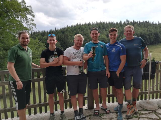 Fleißige Helfer beim Hüttendienst | Foto: Veronika Frank