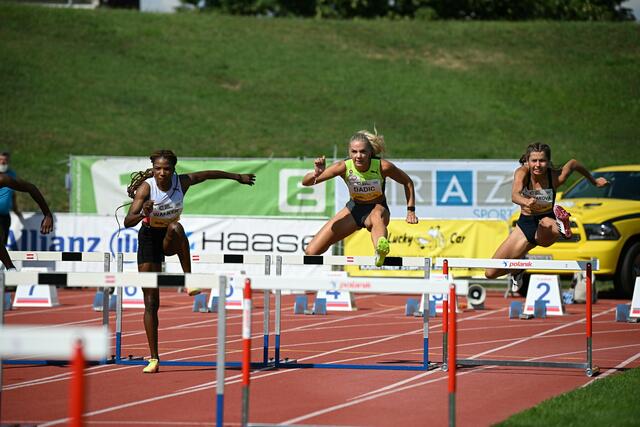 Testet auf 100m Hürden ihre Form für die bevorstehende EM in München Mitte August: Ivona Dadic (Mitte) | Foto: ÖLV / Alfred Nevsimal