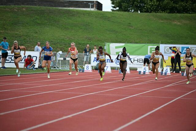 Das steirische Aushängeschild über 100m, Viktoria Willhuber (LTU Graz) – auf Bahn 6 – verpasst mit 12,02s das Finale um 1/100s. | Foto: ÖLV / Alfred Nevsimal