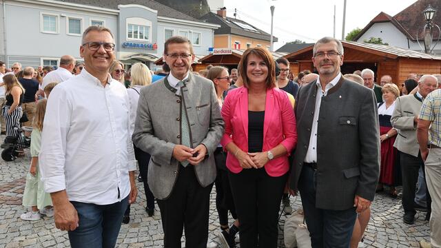 Georg Seethaler (Bürgermeister Rüstorf), Landesrat Achleitner, Sabine Binder (2. Präsidentin OÖ Landtag), LAbg. Rudolf Kroiß (v.l.)  | Foto: Helmut Klein