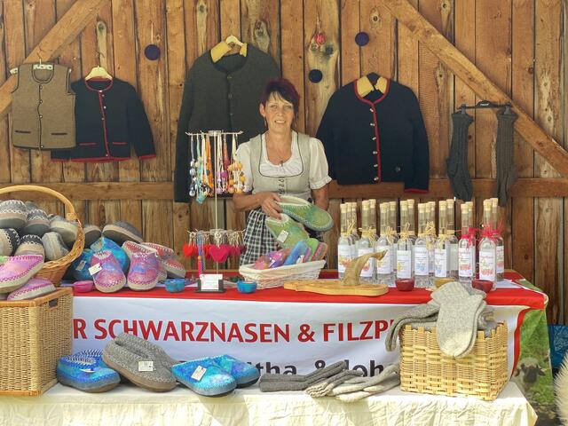 Besonders gemütlich: die Filzpatschen von Roswitha Langreiter vom Pichlgut… | Foto: Nina Wieser