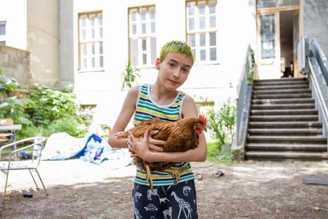 Beim Workshop „Meine Fotos, meine Geschichten“ werden mit Einwegkameras an besonderen Orten des Alltags Aufnahmen gemacht. Dabei kommen die TeilnehmerInnen in eine Auseinandersetzung mit ihrer eigenen Identität und ihrem Platz in der Gesellschaft.
 | Foto: Marija Šabanović