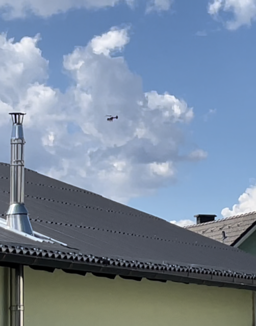 Der Polizeihubschrauber kreist derzeit über Kleinreith (Ohlsdorf). Gesucht wird ein 24-jähriger Afghane. | Foto: Kerstin Müller