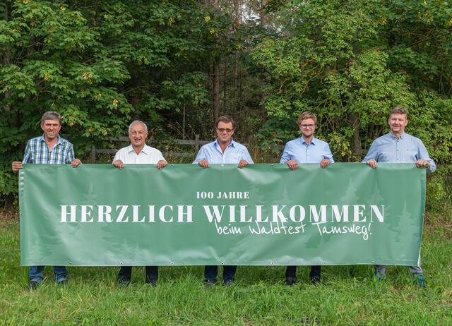 Die Waldfest-Organisatoren rund um Waldfest-Obmann &amp; Schützenkdt. Albert Planitzer (2. v. li.) freuen sich auf das Jubiläumsfest in Tamsweg. | Foto: Peter Bolha