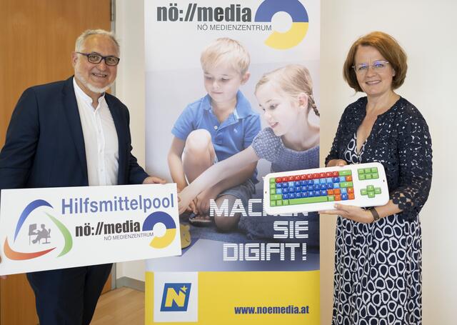Bildungs-Landesrätin Christiane Teschl-Hofmeister und Thomas Höbart (Leiter des NÖ Medienzentrums)
  | Foto: NLK Filzwieser