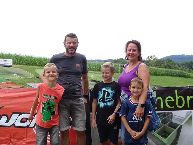 Finn und Thomas Schauppenlehner mit Ben, Barbara und Jan Kappl | Foto: Simon Glösl