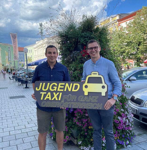 Paulus Ecker und Moritz Otahal setzten sich für die Einführung des sogenannten Jugentaxis in ganz Oberösterreich ein. | Foto: JVPOÖ