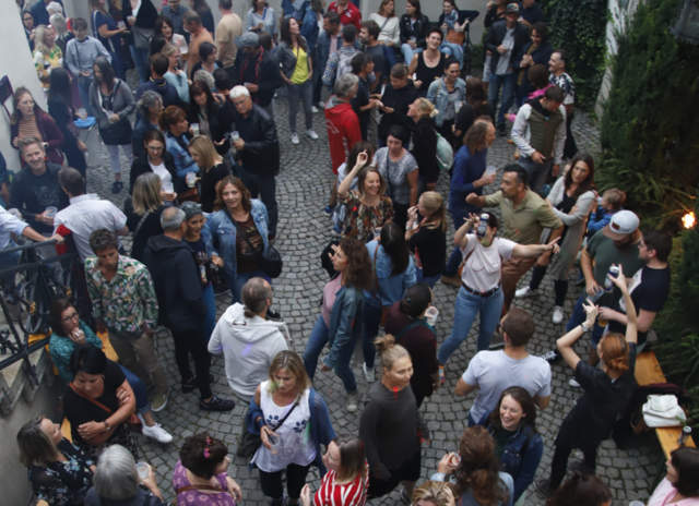 Am Wochenende wird im Innenhof des Haller Rathauses wieder getanzt und gefeiert. | Foto: Kulturlabor Stromboli