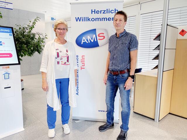 AMS-Geschäftsstellenleiter Hans Schultheis und BIZ-Beraterin Helga Gschwandtner in der AMS Geschäftsstelle Tulln. | Foto: Victoria Edlinger