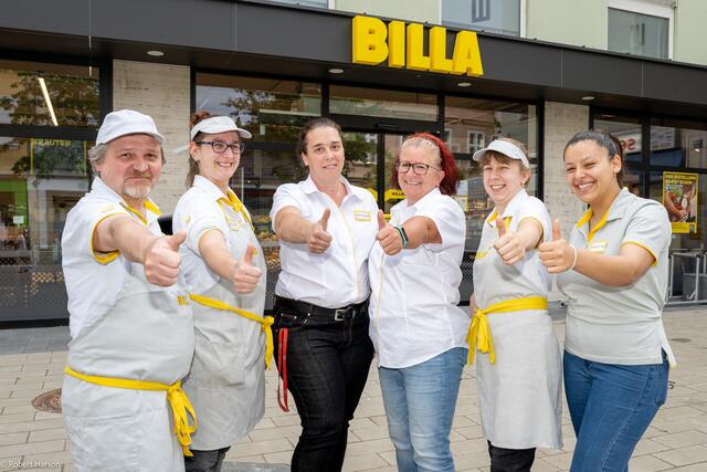 Die Mitarbeiter:innen freuen sich über die Neueröffnung. | Foto: BILLA / Harson