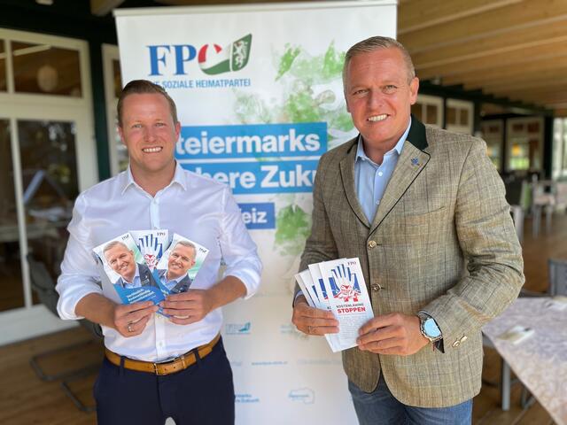 FPÖ-Landesparteiobmann Mario Kunasek (r.) und Bezirksparteiobmann der FPÖ Weiz Patrick Derler luden zum Sommer-Pressegespräch nach Weiz. | Foto: RegionalMedien Steiermark/Hofmüller