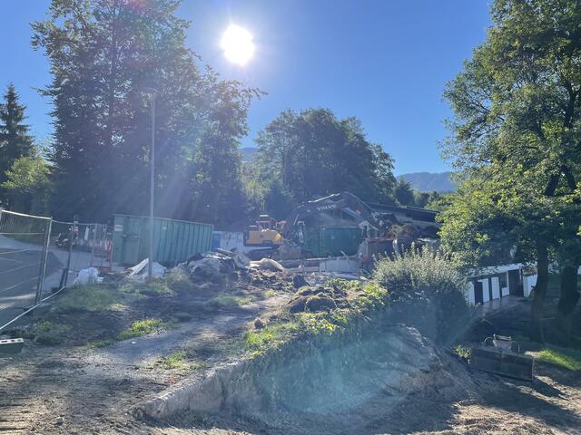 Der Startschuss für die Sanierung des Strandbad-Gebäudes fällt.  | Foto: Barbara Fluckinger