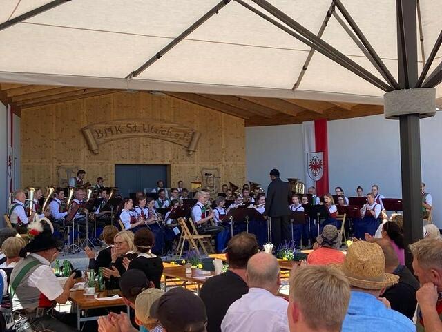 Pfarrfest am neuen Dorfplatz. | Foto: Gemeinde