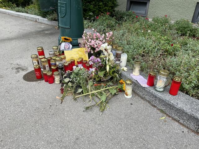 Vor der Mittelschule wurde Leonies letztes Jahr gedacht. | Foto: Marlene Trenker