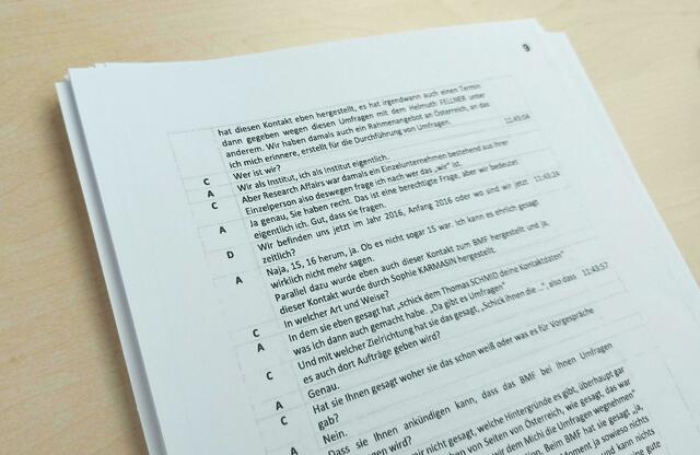 Ein Auszug aus dem Einvernahmeprotokoll von Meinungsforscherin Sabine Beinschab. | Foto: NINA KORNBERGER / APA / picturedesk.com